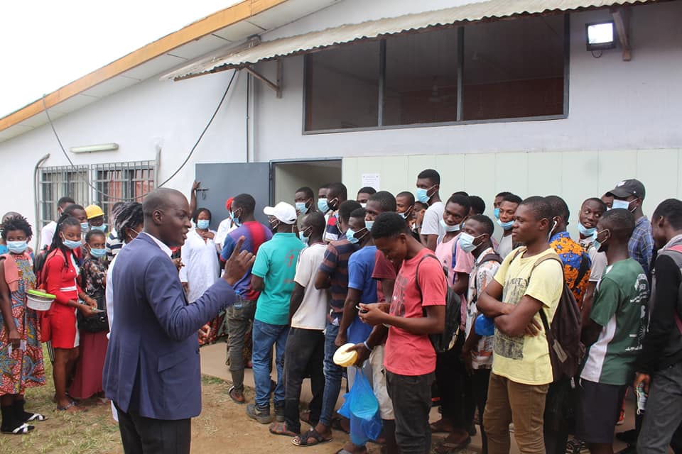 LE DG ECHANGE AVEC LES ETUDIANTS