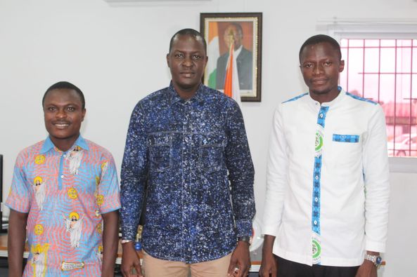 Lire la suite à propos de l’article LA JEC REÇU PAR LE DIRECTEUR