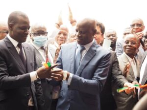 Lire la suite à propos de l’article LE MINISTRE INAUGURE LE RESTAURANT UNIVERSITAIRE DU CROU ABIDJAN 2