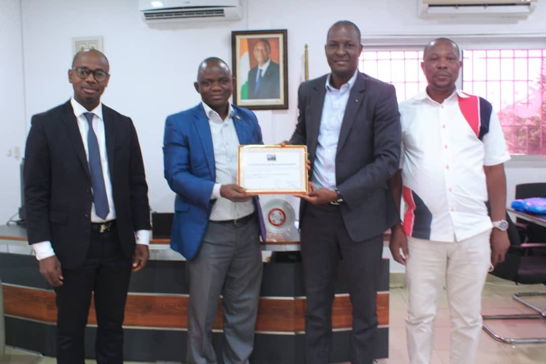 LE FECADAN TRADUIT SA RECONNAISSANCE AU DIRECTEUR